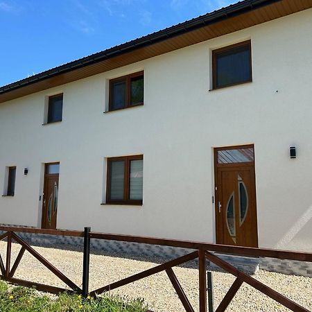 Styry Pory Roku Apartamento Groń Exterior foto